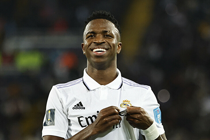 Vinícius Júnior signs new contract with Real Madrid until 2027